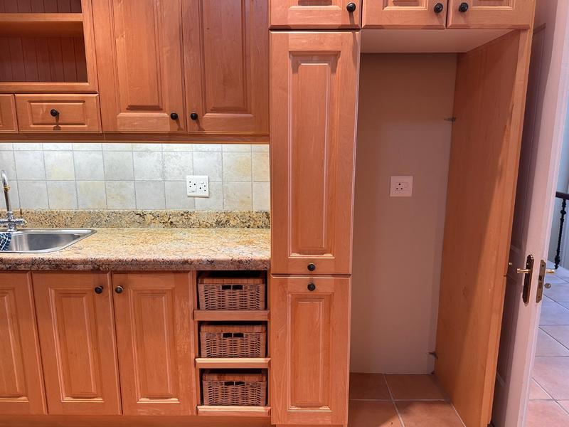 To Let 4 Bedroom Property for Rent in Fish Hoek Western Cape